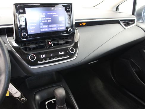 Used 2021 Toyota Corolla LE FWD image 15