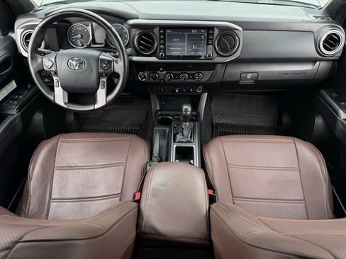 Used 2020 Toyota Tacoma TRD Off-Road AWD/4WD image 11