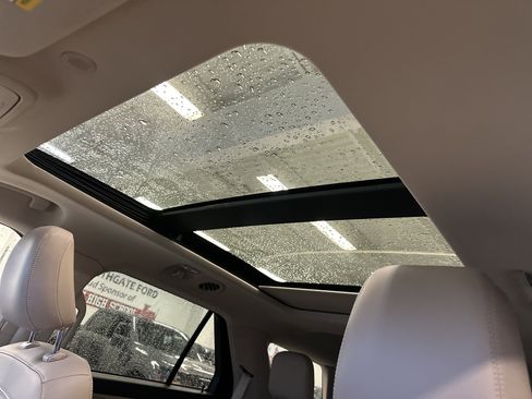 Used 2023 Ford Explorer XLT w/ Equipment Group 202A image 4