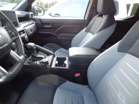 Used 2025 Toyota Tacoma TRD Sport AWD/4WD image 7