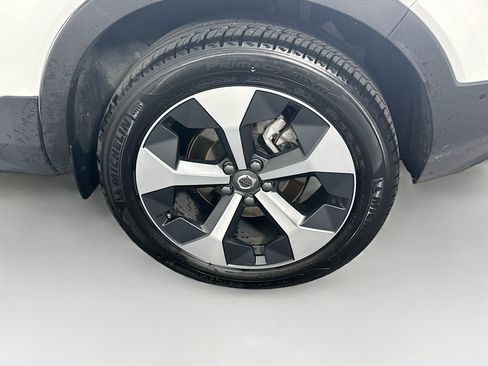 Used 2025 Volvo XC40 B5 Plus AWD/4WD image 11