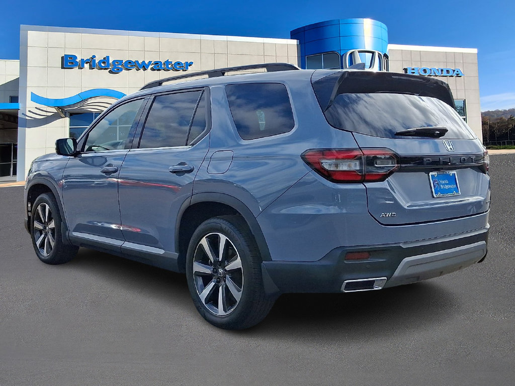 Used 2024 Honda Pilot Touring image 4