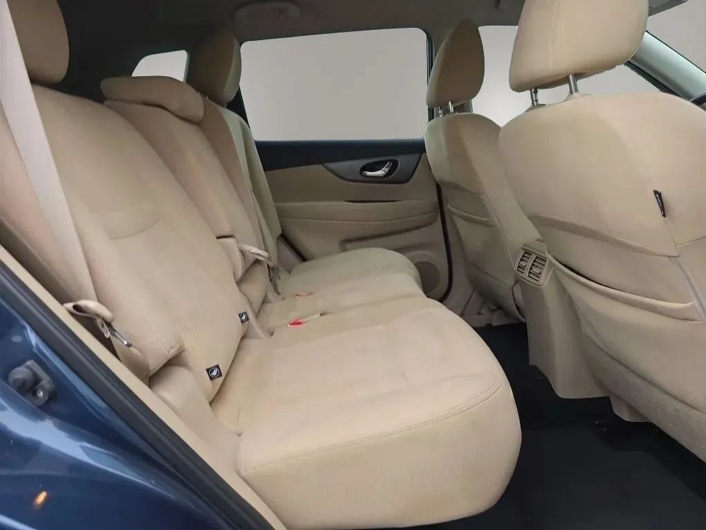 Used 2016 Nissan Rogue SV w/ SV Premium Package AWD/4WD image 13