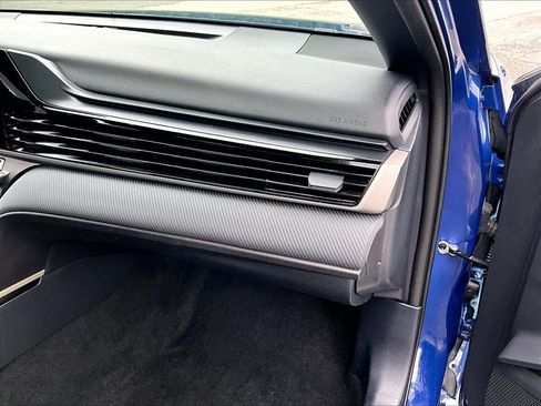 Used 2025 Toyota Camry SE FWD image 13