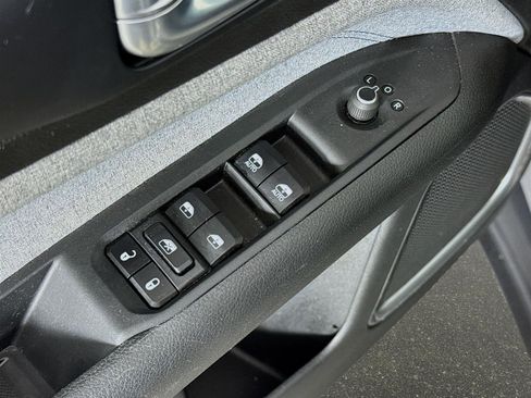 Used 2023 Jeep Compass Latitude image 19