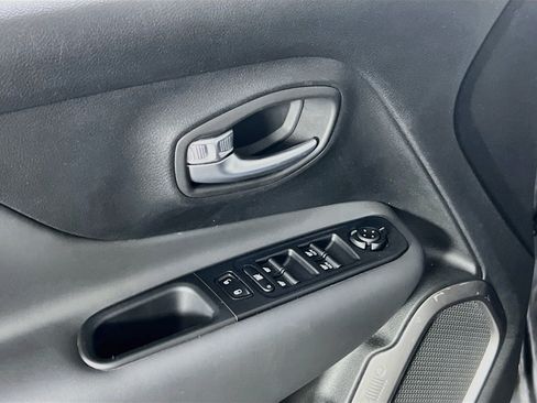 Used 2022 Jeep Renegade Limited AWD/4WD image 18