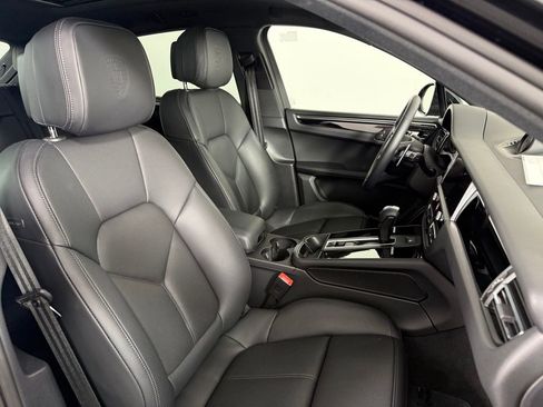 Certified 2026 Porsche Macan AWD/4WD image 16