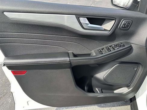 Used 2023 Ford Escape Platinum image 9