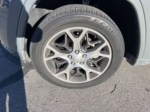 Used 2022 Jeep Grand Cherokee Laredo X image 10