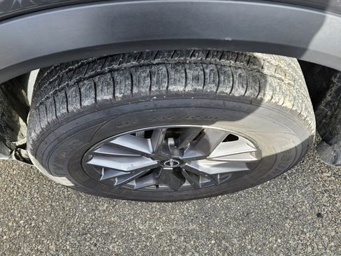 Used 2024 Nissan Rogue S image 4