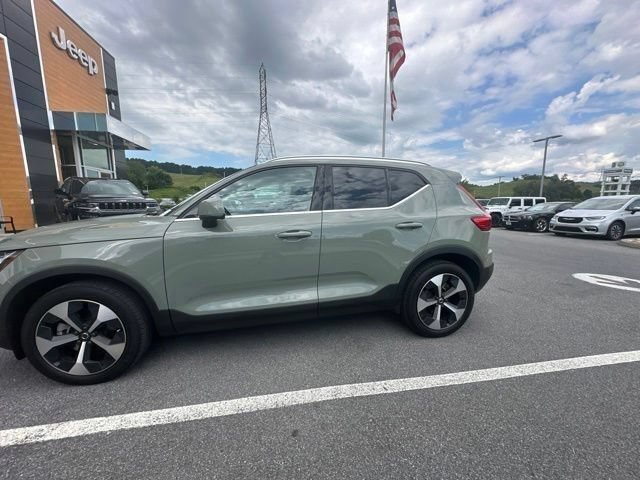 Used 2025 Volvo XC40 B5 Plus w/ Protection Package Premier AWD/4WD image 30