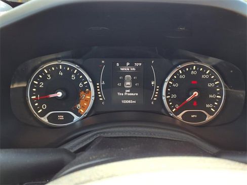 Used 2015 Jeep Renegade Latitude image 11