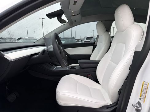 Used 2021 Tesla Model Y Long Range image 11