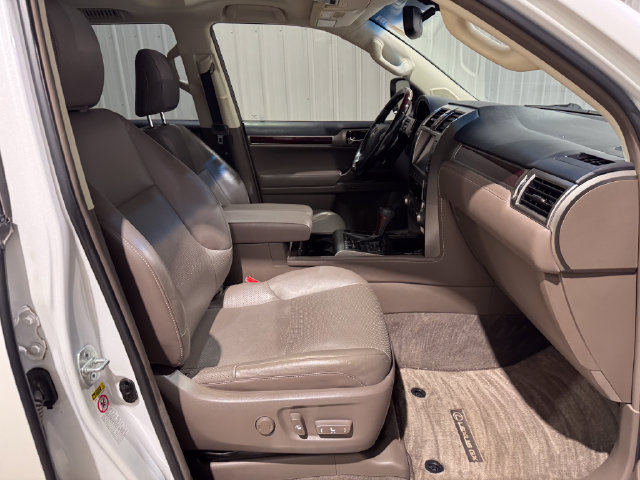 Used 2017 Lexus GX 460 Luxury w/ Preferred Accessory Package AWD/4WD image 24