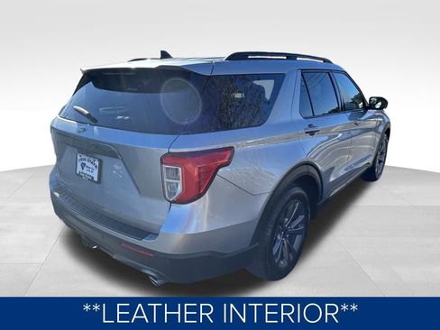 Used 2022 Ford Explorer XLT w/ Equipment Group 202A image 5