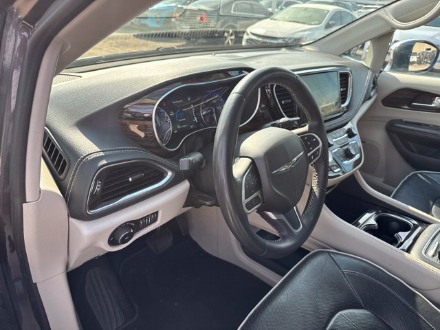 Used 2022 Chrysler Pacifica Limited FWD image 11