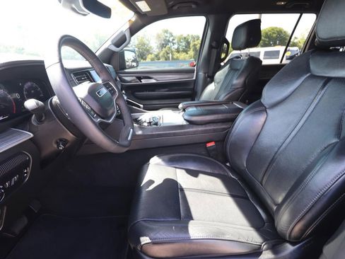 Used 2024 Jeep Wagoneer Series III image 2