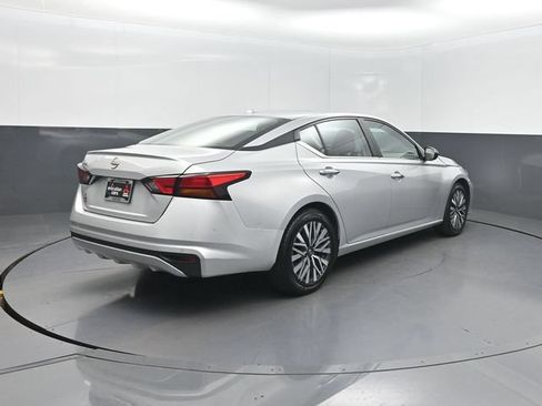 Used 2025 Nissan Altima 2.5 SV FWD image 26