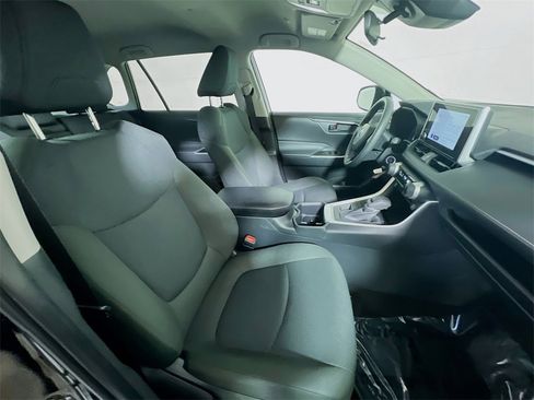 Certified 2025 Toyota RAV4 LE image 25