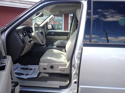 Used 2010 Ford Expedition XLT AWD/4WD image 7