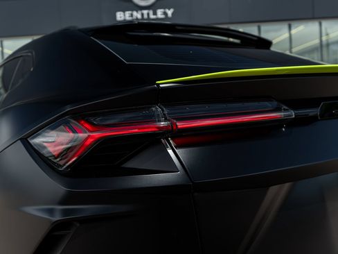 Used 2022 Lamborghini Urus AWD/4WD image 12