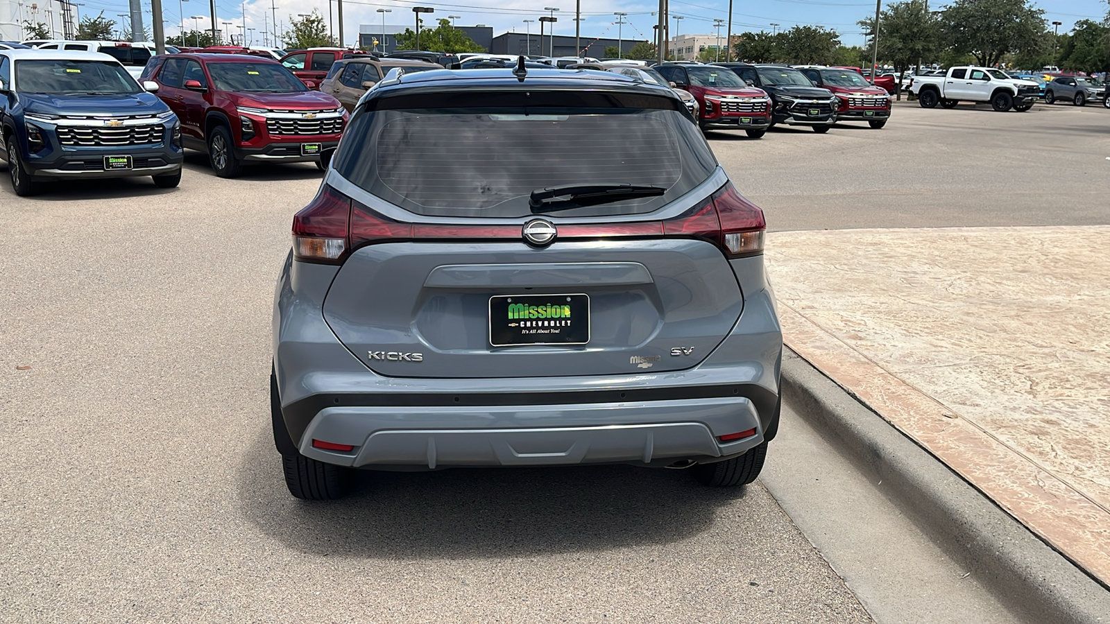 Used 2024 Nissan Kicks SV FWD image 7