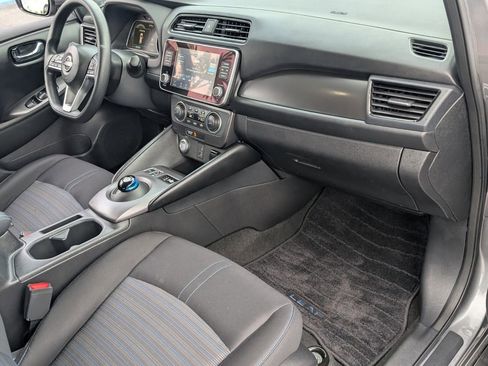 Used 2024 Nissan Leaf S image 17