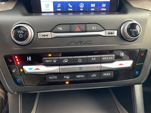 Certified 2020 Ford Explorer Platinum w/ Premium Technology Package image 36