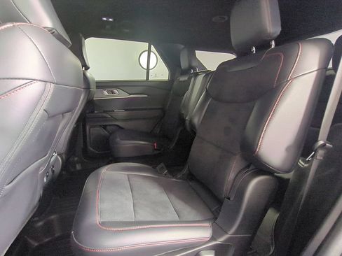 Used 2025 Ford Explorer ST AWD/4WD image 17