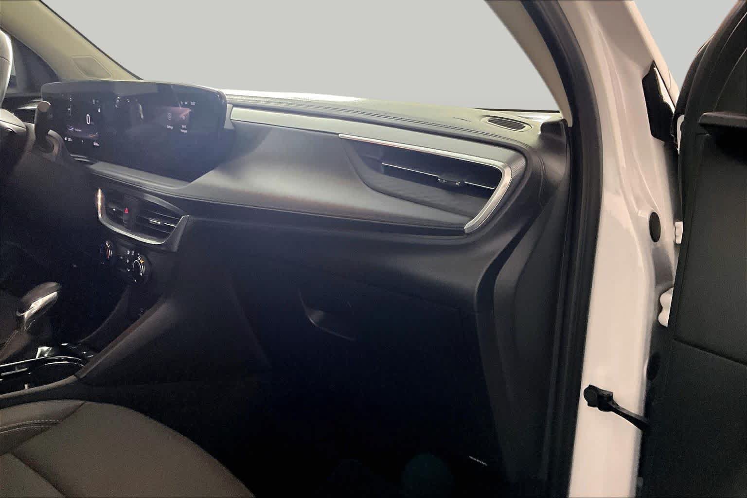 Used 2024 Buick Encore GX Preferred FWD image 17