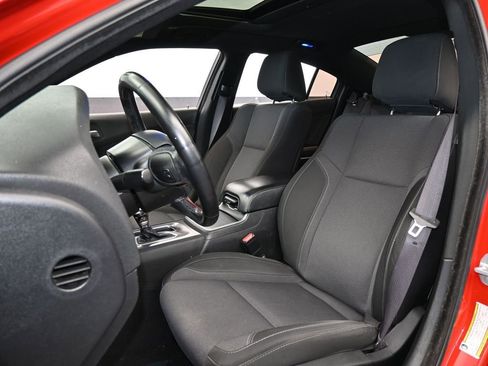 Used 2019 Dodge Charger SXT image 10