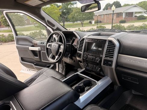 Used 2017 Ford F250 Lariat w/ Lariat Value Package AWD/4WD image 25