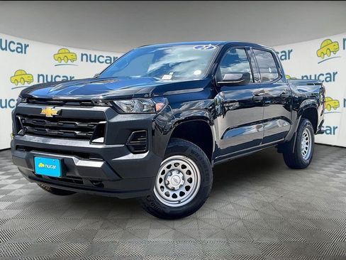 Used 2024 Chevrolet Colorado W/T AWD/4WD image 3