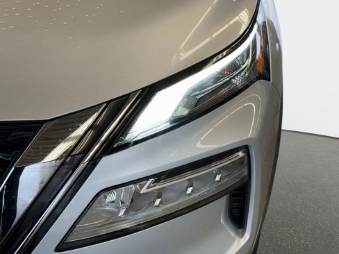 Used 2021 Nissan Rogue SV image 9