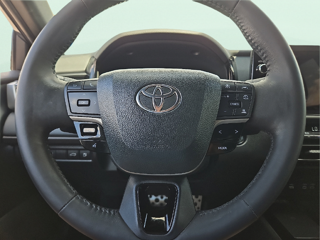 Used 2025 Toyota Camry XSE FWD image 19