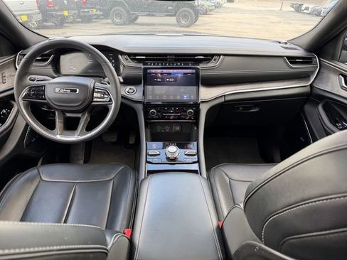 Used 2022 Jeep Grand Cherokee Overland w/ MOPAR Finishing Package AWD/4WD image 2
