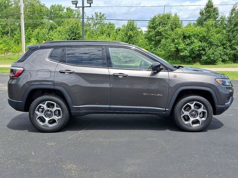 Used 2022 Jeep Compass Trailhawk w/ Trailhawk Convenience Group AWD/4WD image 26