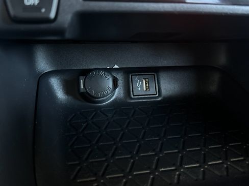 Used 2025 Toyota RAV4 XLE AWD/4WD image 27