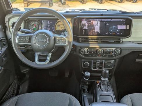 Used 2024 Jeep Wrangler Unlimited Sahara image 26