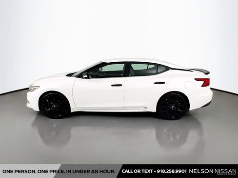 Certified 2017 Nissan Maxima SR w/ Midnight Edition FWD image 8