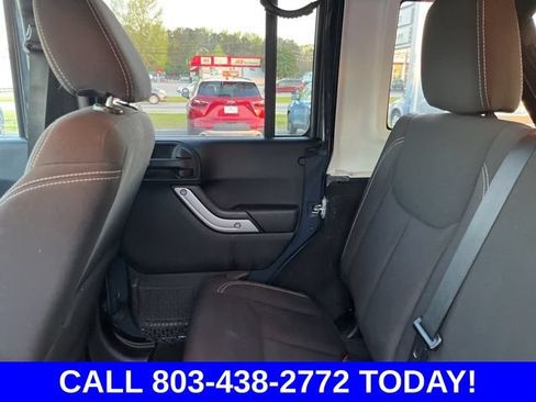 Used 2016 Jeep Wrangler Unlimited Rubicon w/ Connectivity Group AWD/4WD image 14