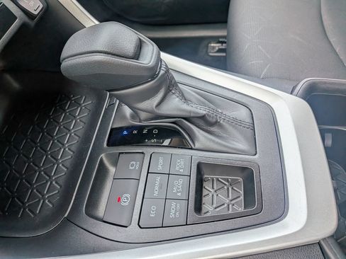 Used 2025 Toyota RAV4 XLE AWD/4WD image 19
