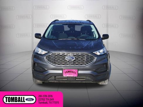 Certified 2024 Ford Edge SE image 2