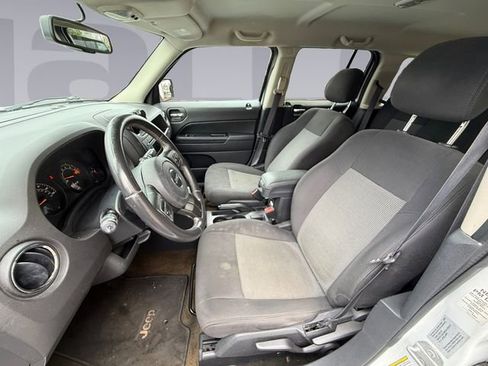 Used 2016 Jeep Patriot Latitude image 10