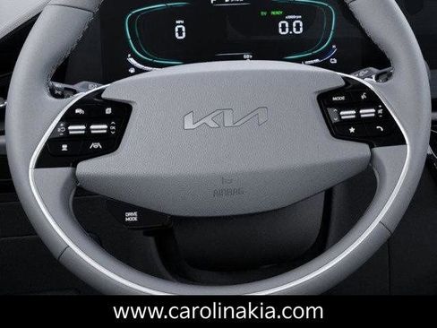 New 2025 Kia Niro EX Touring image 22