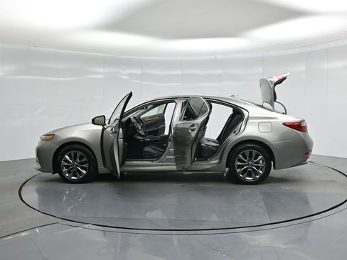 Used 2015 Lexus ES 300h w/ Navigation System Package image 35