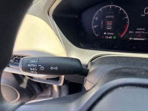 Used 2023 Honda HR-V LX image 16