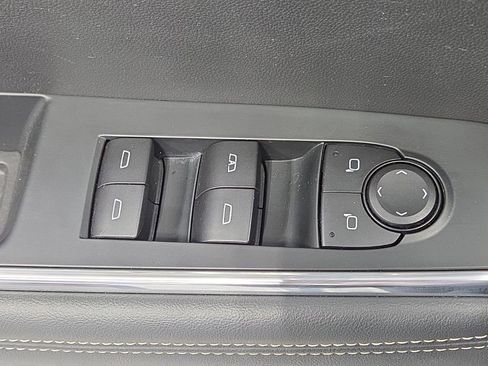 Used 2025 GMC Acadia Elevation image 31