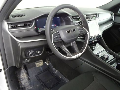 New 2025 Jeep Grand Cherokee Laredo image 24