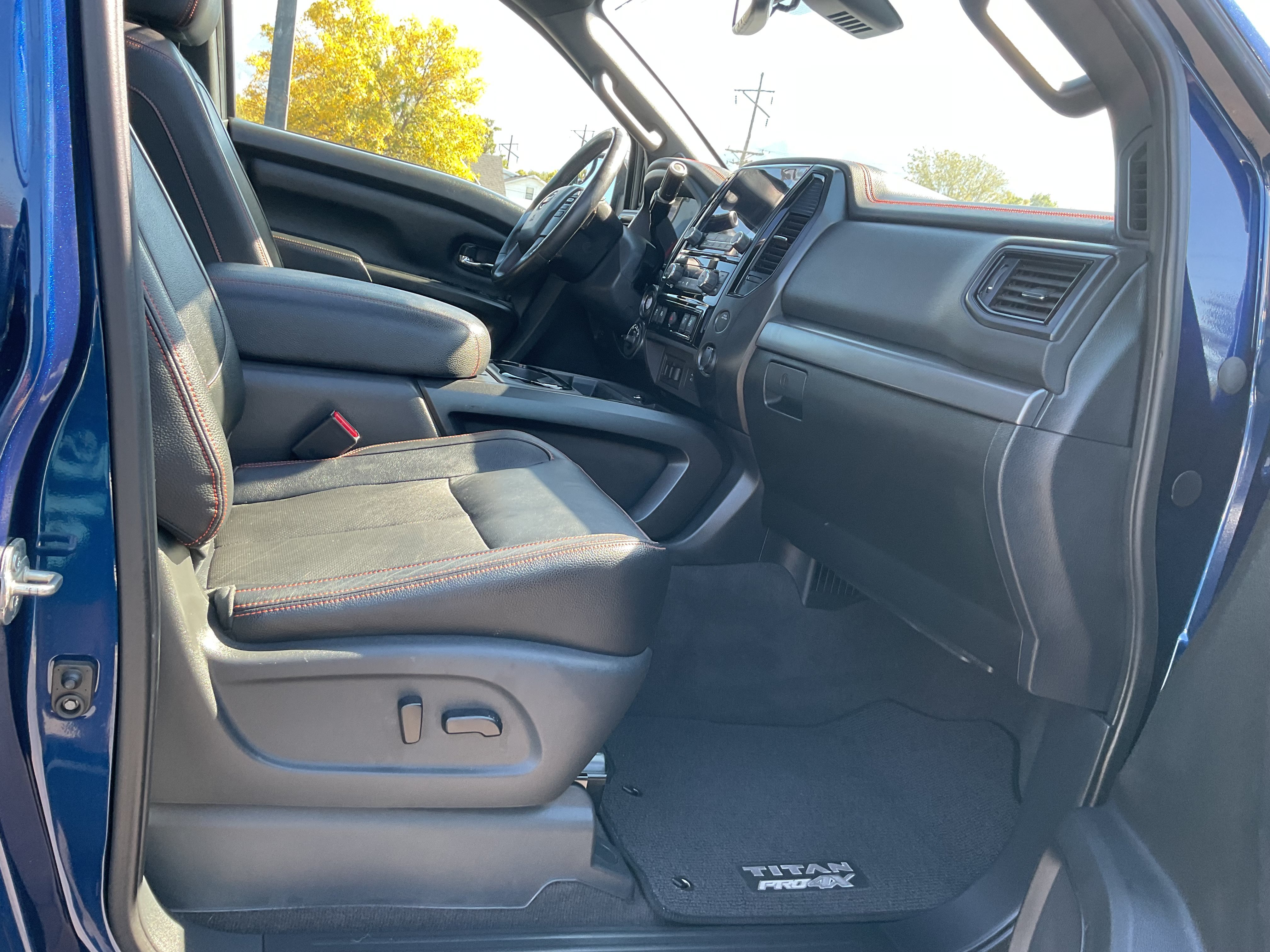Used 2021 Nissan Titan PRO-4X w/ Pro-4x Convenience Package AWD/4WD image 9